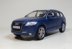 1382  AUDI Q7  blauw